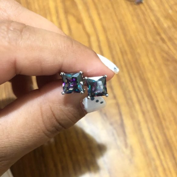NEW Iridescent Purple Diamond Silver Stud Earrings - Picture 2 of 3